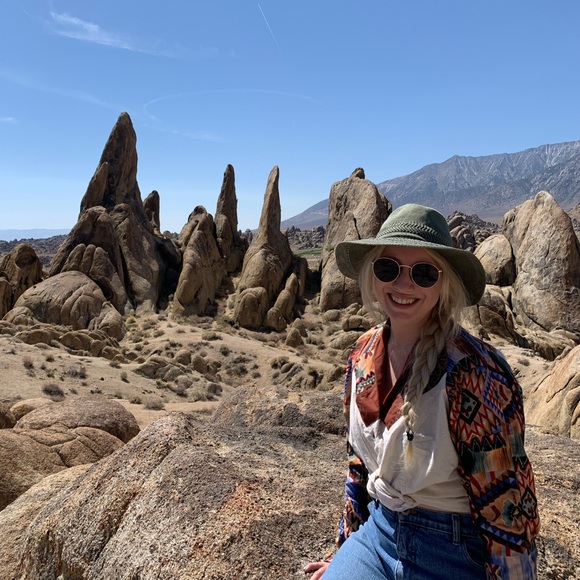 Meet your Posher, Jess 🦋 - Picture 1 of 1